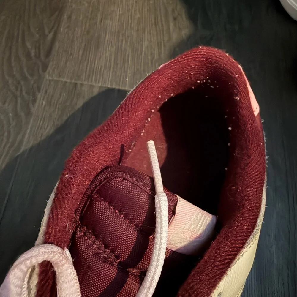 Nike dunk low premium valentine’s day sneakers